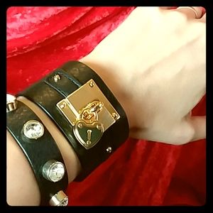 Juicy Heart Padlock Cuff Set :Black